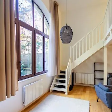 Duplex Spacieux Au Calme アパート